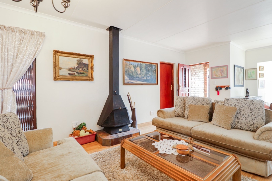 4 Bedroom Property for Sale in Fraaiuitsig Western Cape